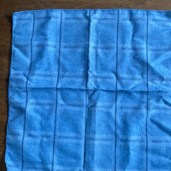 Six Linen napkins - Picture 2 of 3